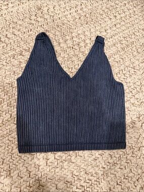 Ribbed V-Neck Cropped Tank Top - Navy size Small